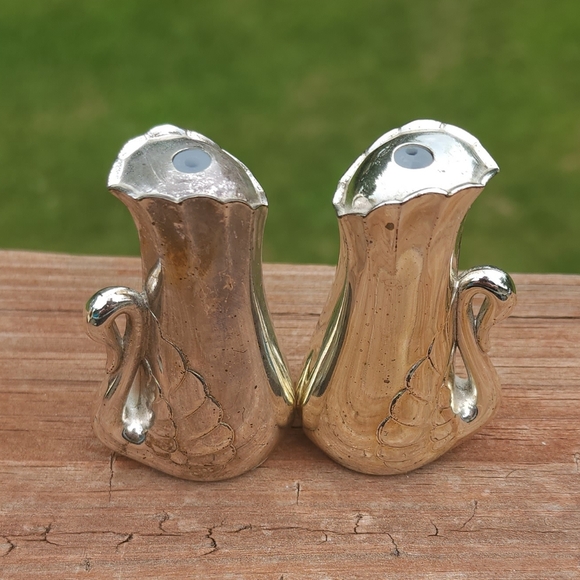 Wm A. Rogers Swan salt and pepper shakers silverplate - Picture 8 of 12